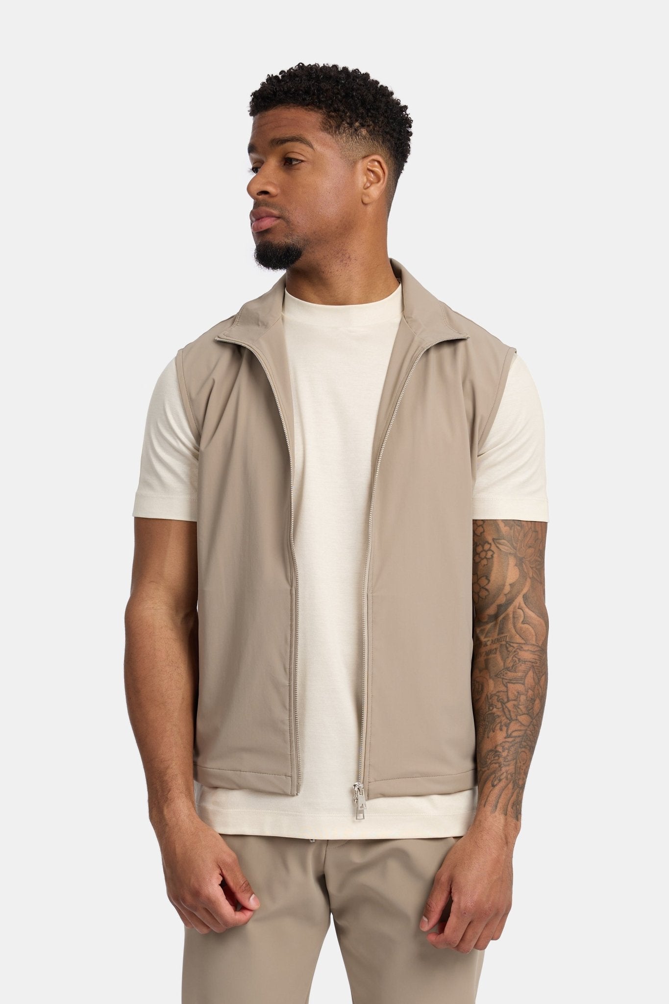 Light Beige Tech Gilet - Stylish, Versatile & Functional Outerwear Homme8 Gilet