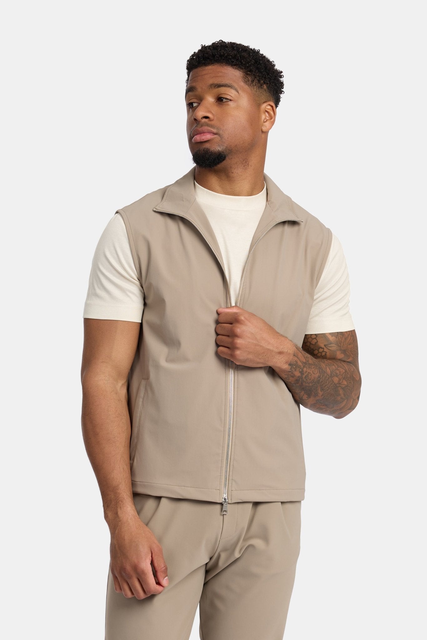 Light Beige Tech Gilet - Stylish, Versatile & Functional Outerwear Homme8 Gilet