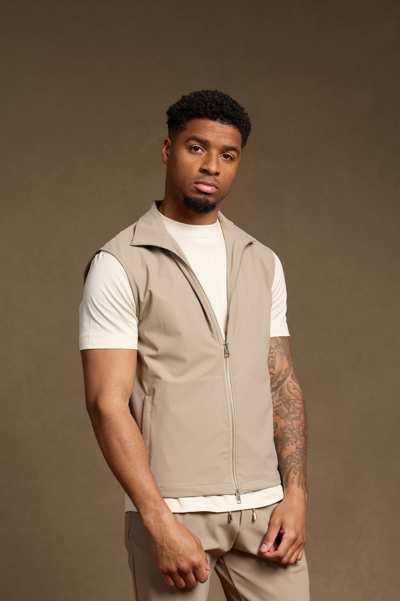 Light Beige Tech Gilet - Stylish, Versatile & Functional Outerwear Homme8 Gilet