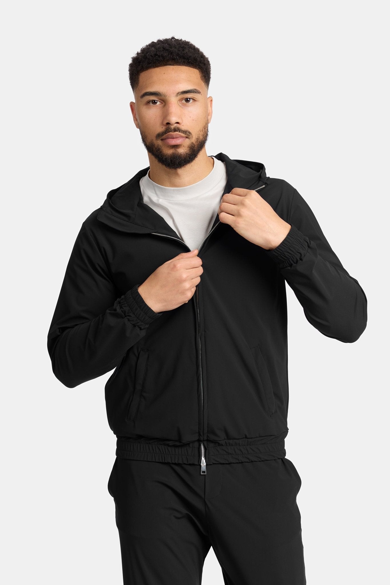 Onyx Black Tech Vest with Hood – Stylish & Functional Activewear Homme8 Trainingspak