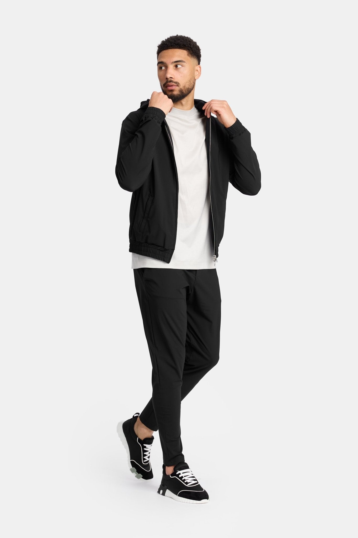 Onyx Black Tech Vest with Hood – Stylish & Functional Activewear Homme8 Trainingspak