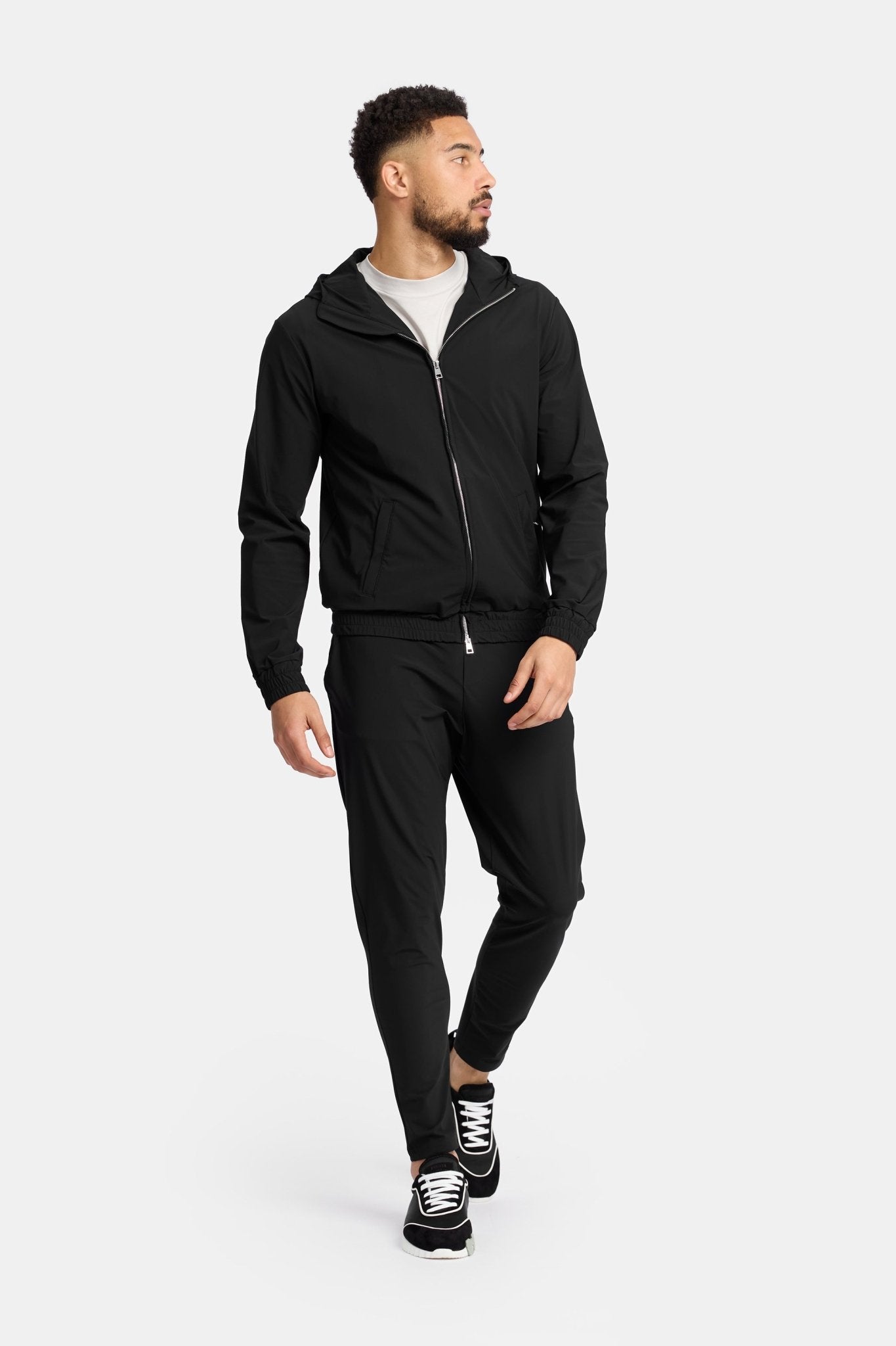 Onyx Black Tech Vest with Hood – Stylish & Functional Activewear Homme8 Trainingspak