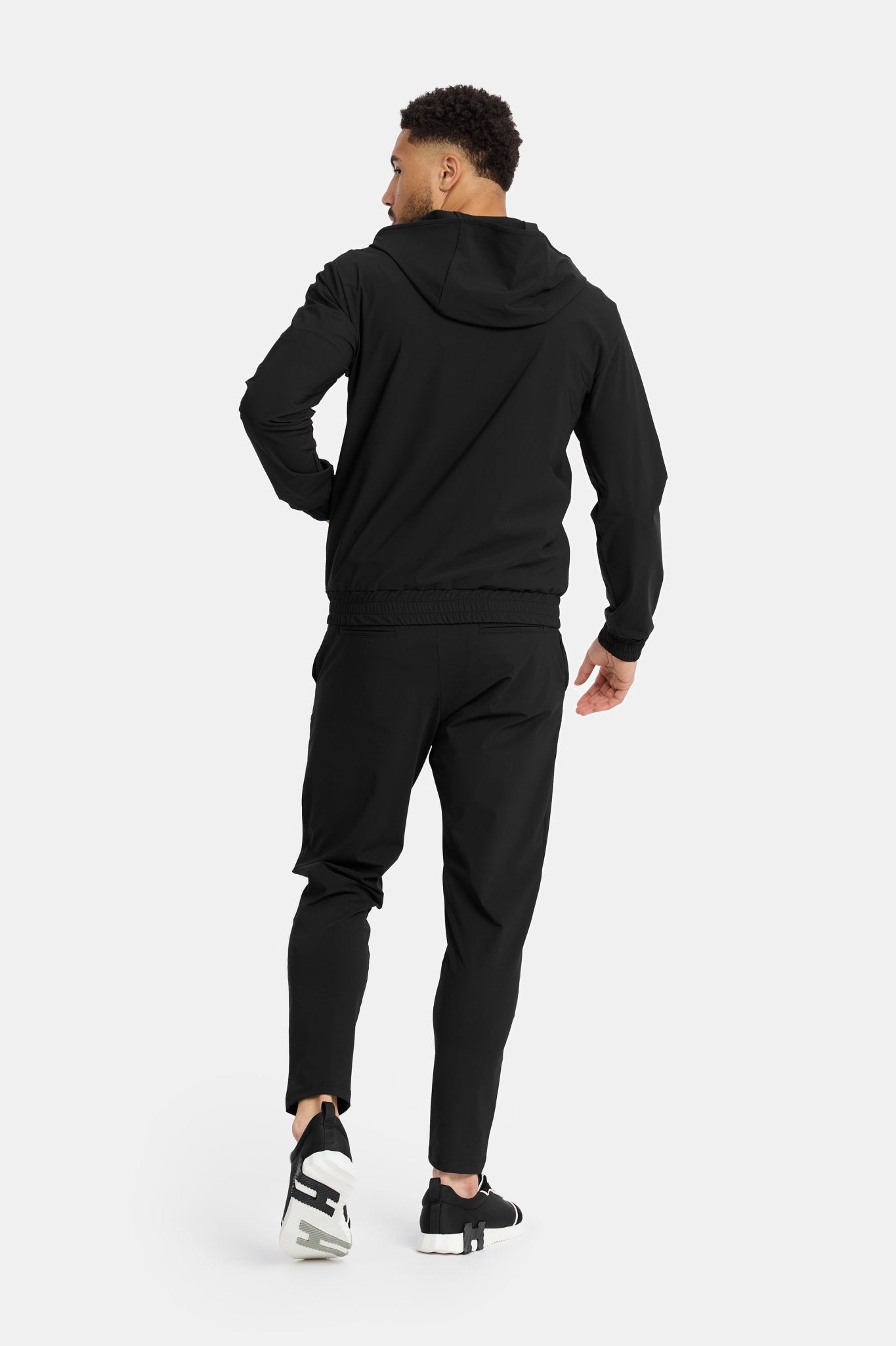 Onyx Black Tech Vest with Hood – Stylish & Functional Activewear Homme8 Trainingspak