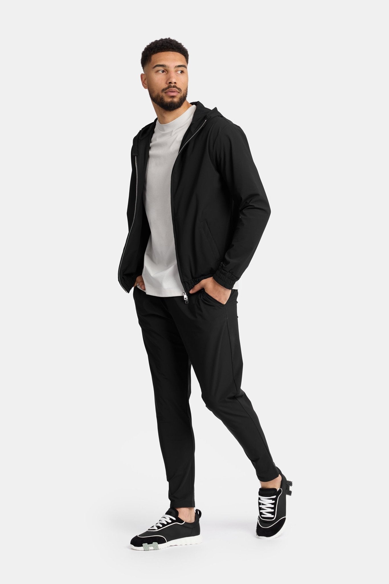 Onyx Black Tech Vest with Hood – Stylish & Functional Activewear Homme8 Trainingspak