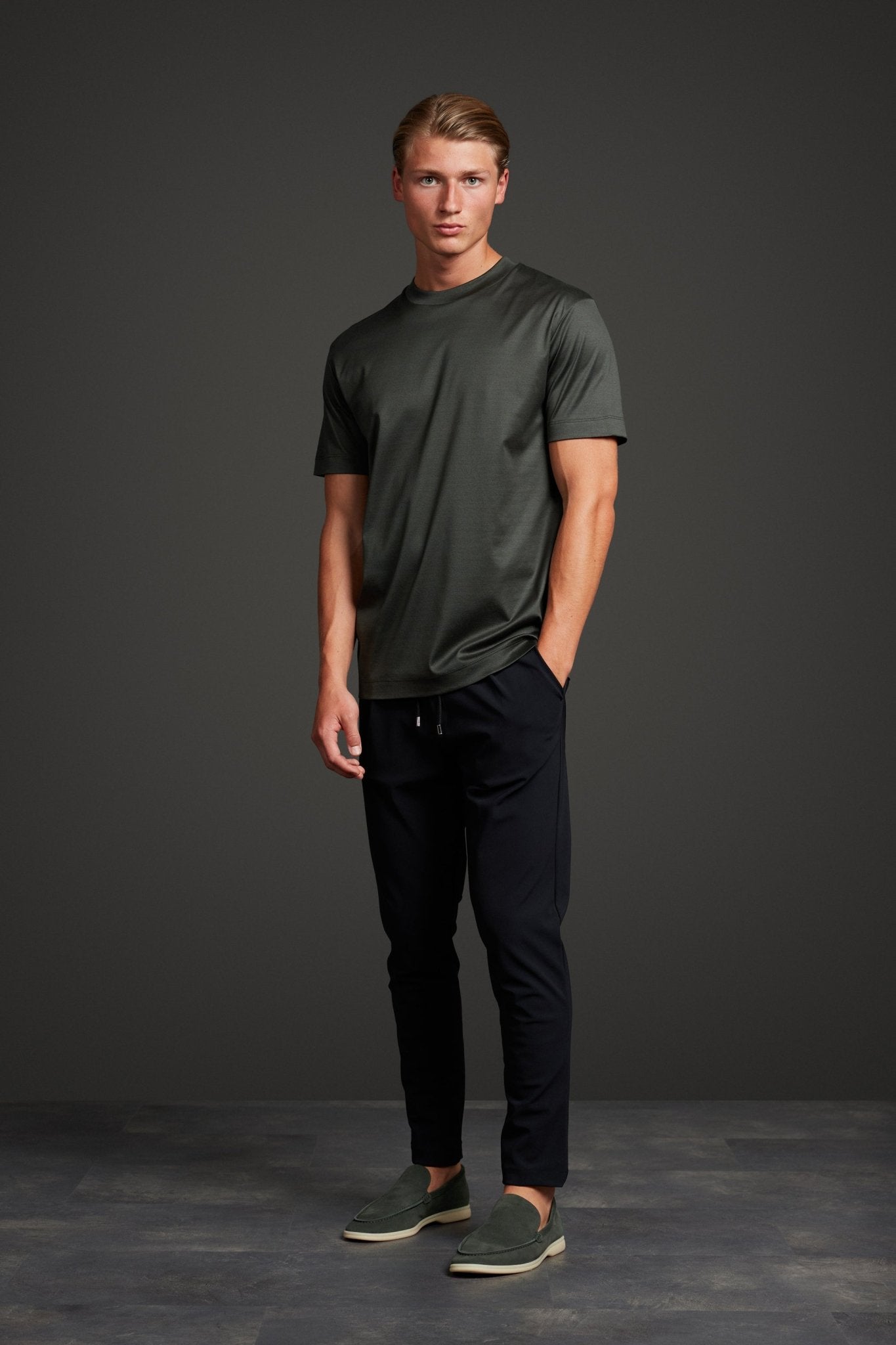 Premium Dark Green T-Shirt - Eco-Friendly Comfort & Style Homme8 T-shirt
