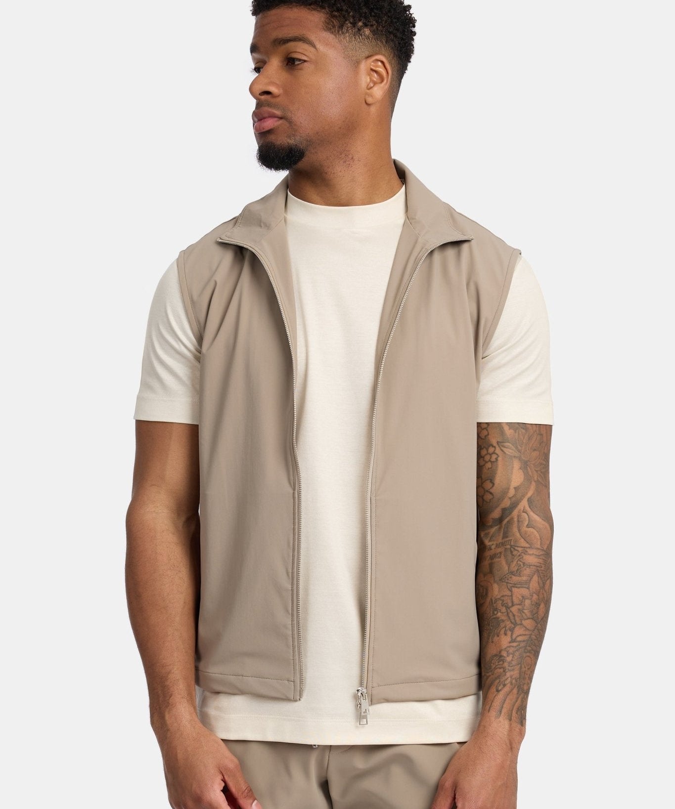 Light Beige Tech Gilet - Stylish, Versatile & Functional Outerwear Homme8 Gilet