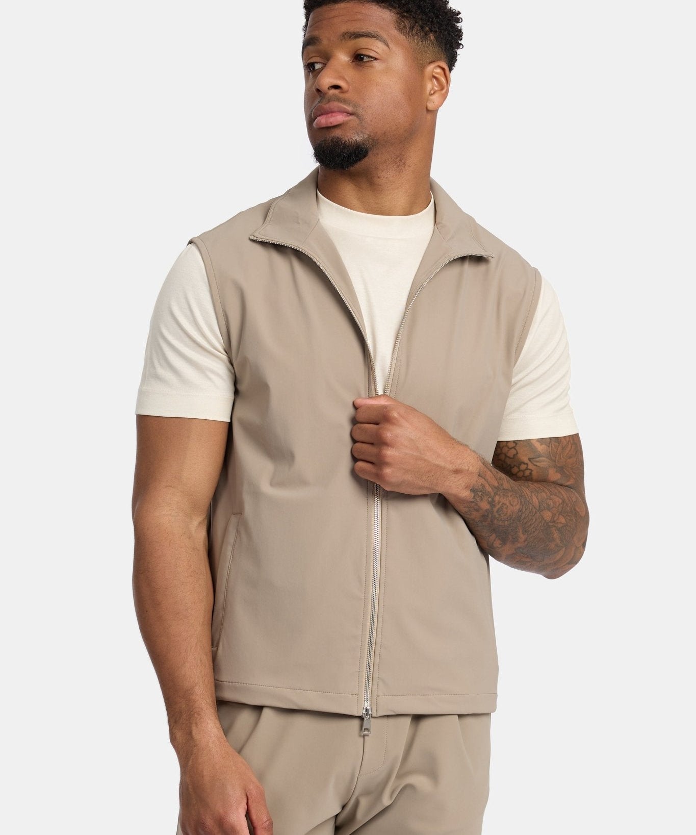 Light Beige Tech Gilet - Stylish, Versatile & Functional Outerwear Homme8 Gilet
