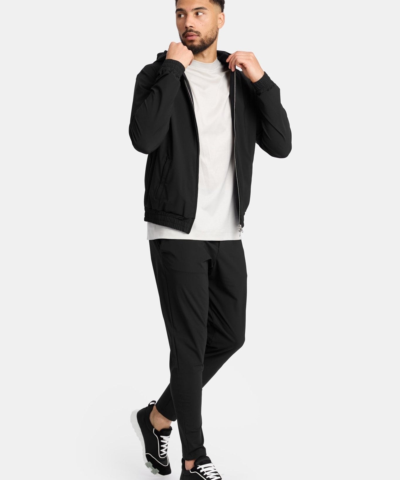 Onyx Black Hooded Tech Suit - Ultimate Comfort & Style Homme8 Trainingspak
