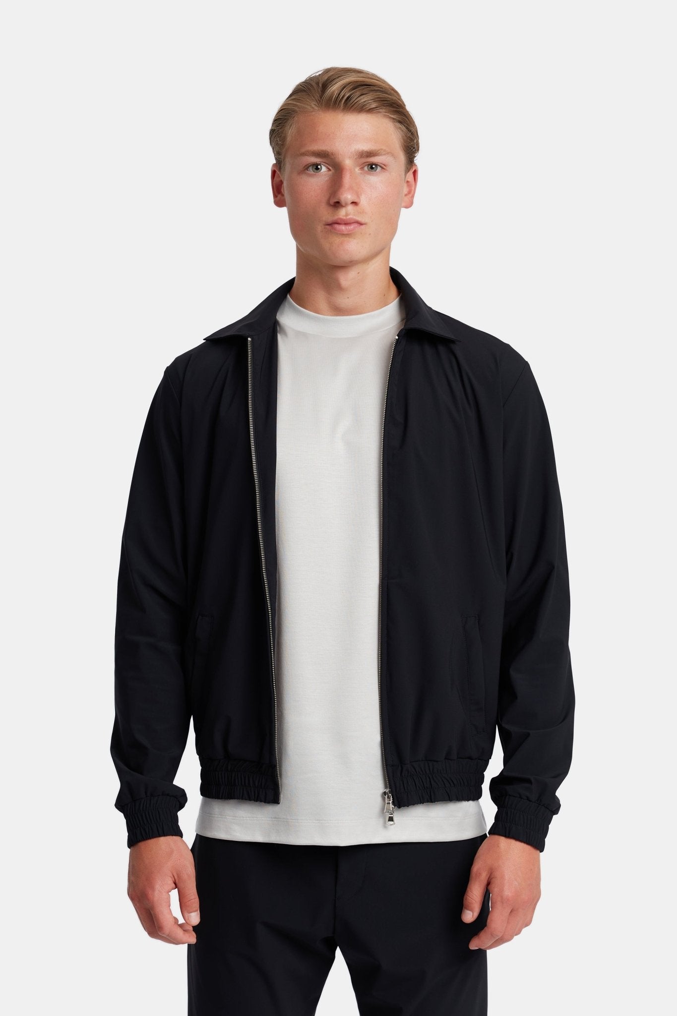 Onyx Black Tech Suit: Sleek Performance Wear for Modern Professionals Homme8 Trainingspak