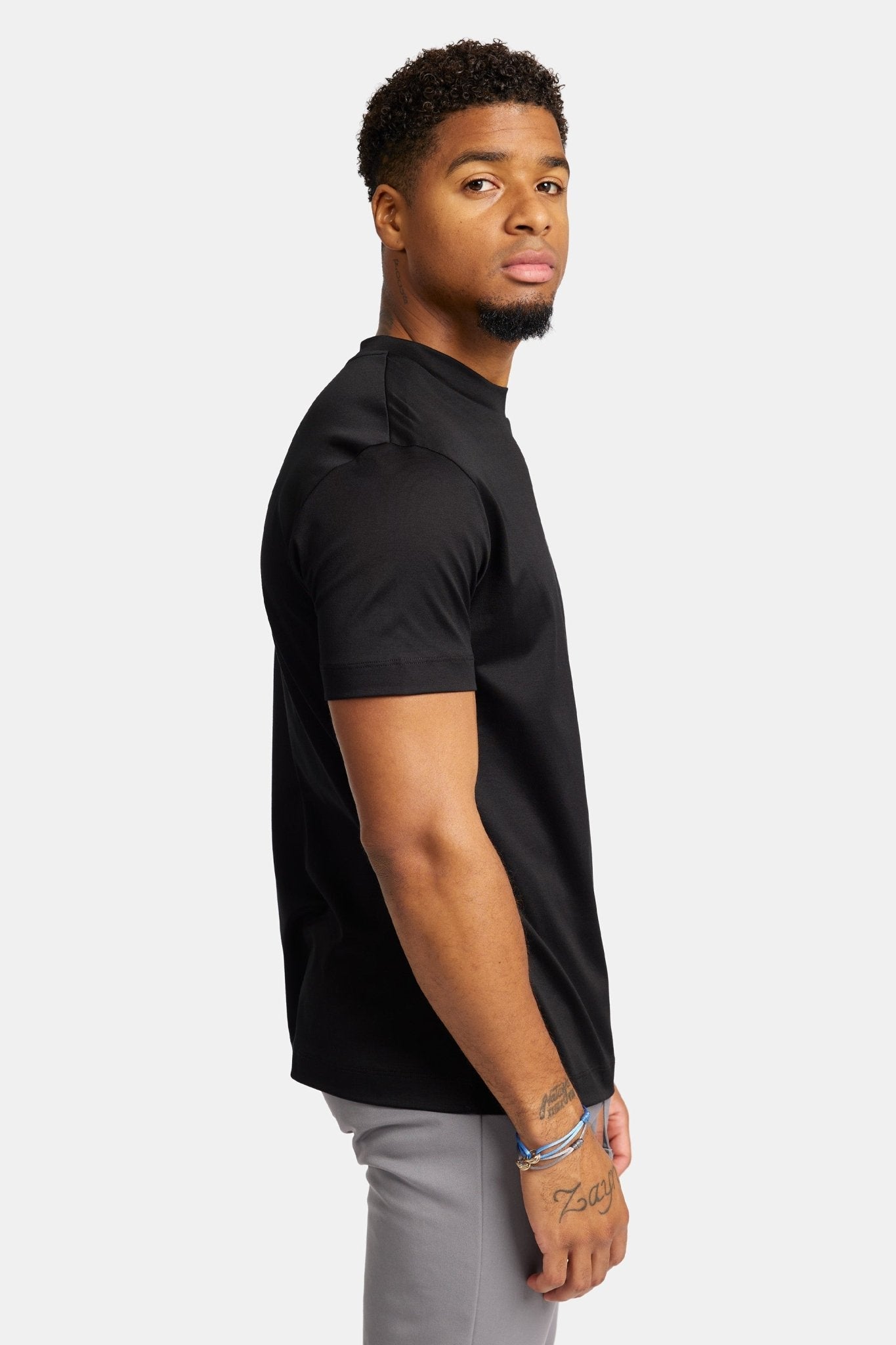 Premium Onyx Black T-Shirt - Stylish Comfort & Versatile Fit Homme8 T-shirt