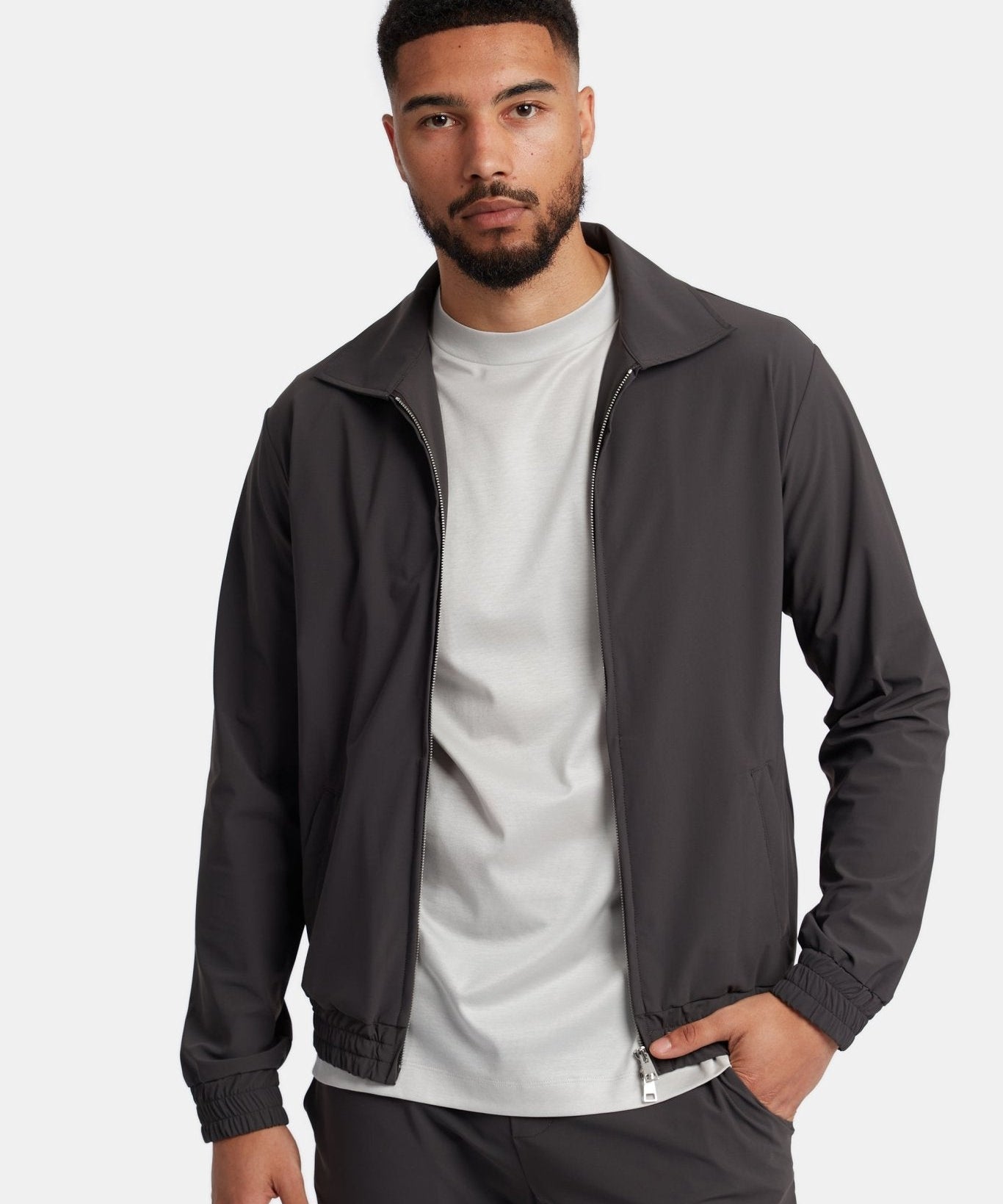 Slate Grey Tech Vest: Stylish, Versatile & Functional Outerwear Homme8 Trainingspak